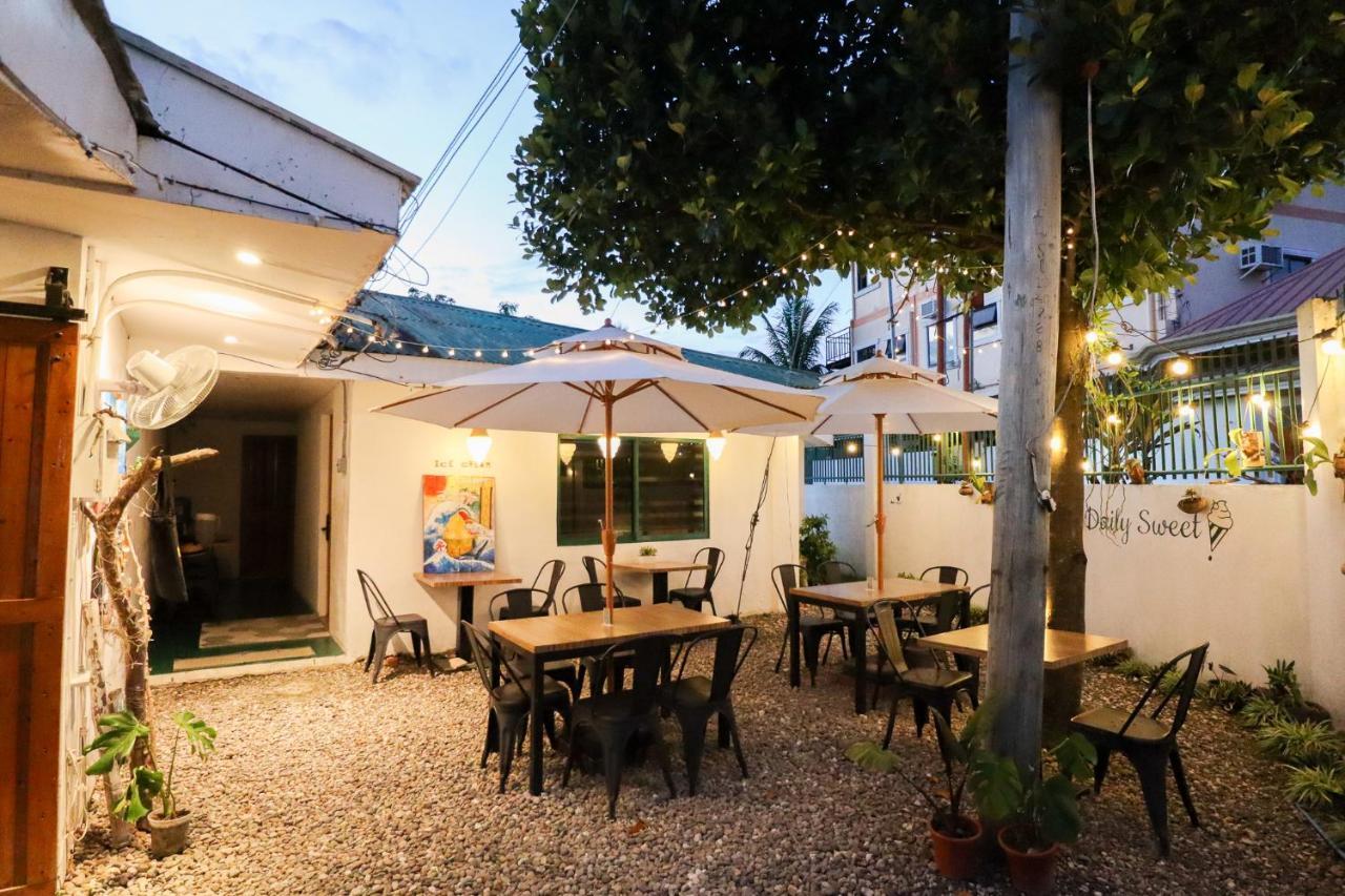 Ocean Breeze Hostel By Daily Sweet Moalboal Exterior foto
